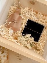 Load image into Gallery viewer, laurel