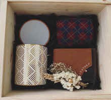 Load image into Gallery viewer, Mortimer