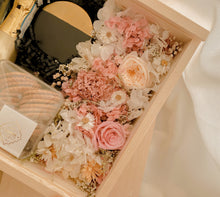 Load image into Gallery viewer, Golden Blooms