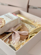 Load image into Gallery viewer, Golden Hamper Gift Set
