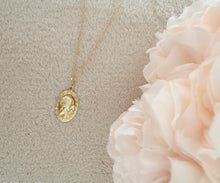 Load image into Gallery viewer, 18k Real Gold Queen Elizabeth Necklace
