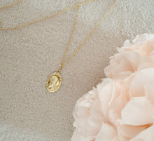 Load image into Gallery viewer, 18k Real Gold Queen Elizabeth Necklace
