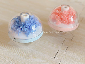 Portable humidifier with preserved hydrangeas