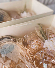 Load image into Gallery viewer, Vitrina
