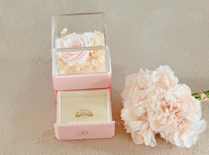 money catcher 18k ring | jewelry box with preserved flowers