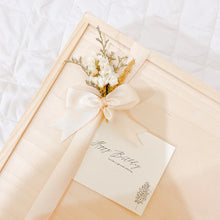 Load image into Gallery viewer, Golden Hamper Gift Set
