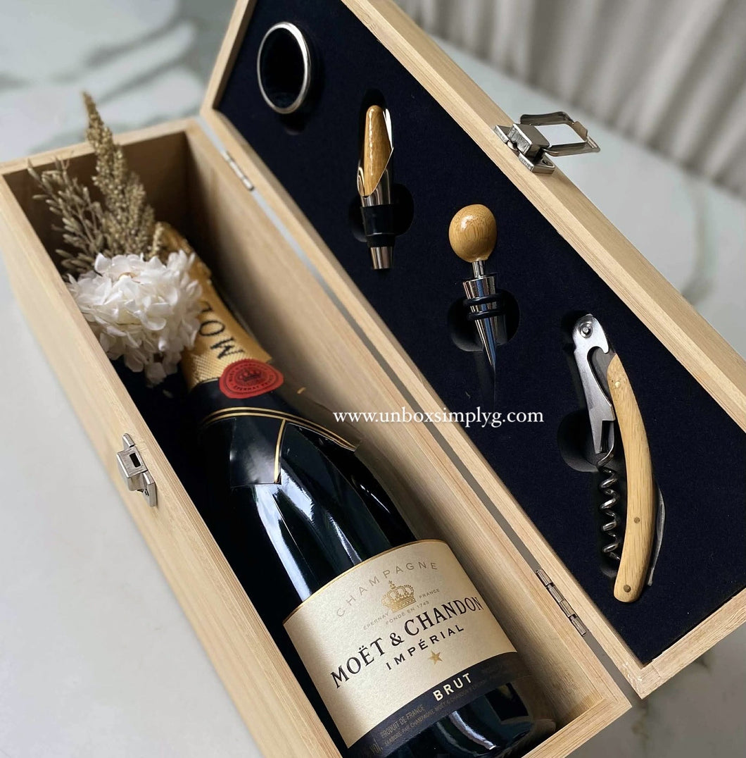 Moet Wooden Gift Set