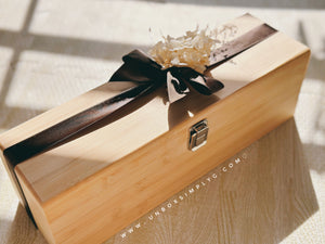 wine set in wooden  box