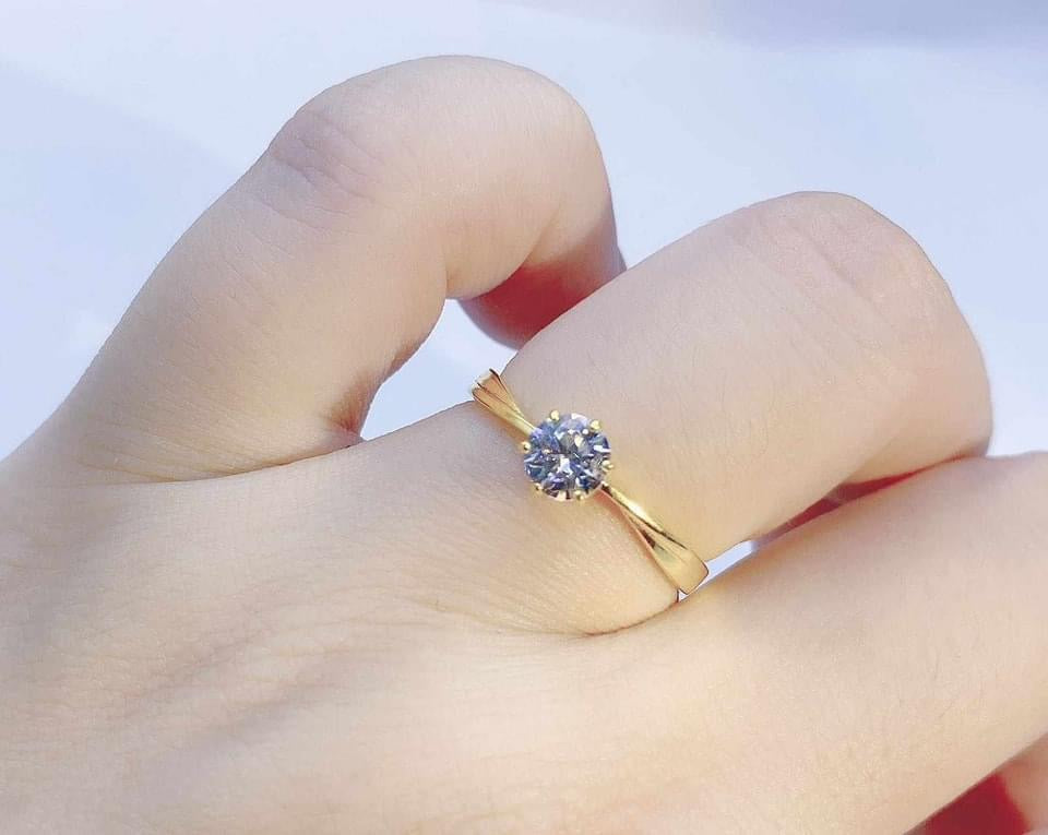 18k saudi gold | russian stone engagement ring