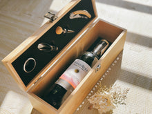 Load image into Gallery viewer, wine set in wooden  box
