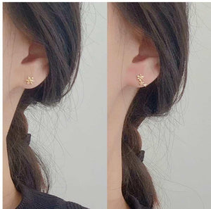 18k minimalist flower stud earrings