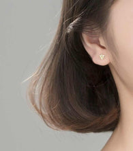 Load image into Gallery viewer, 18k minimalist flower stud earrings
