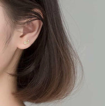 Load image into Gallery viewer, 18k minimalist flower stud earrings
