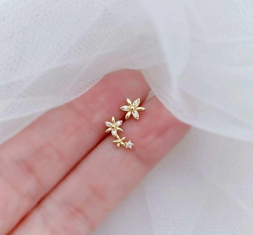 18k minimalist flower stud earrings