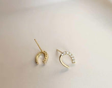 Load image into Gallery viewer, 18k minimalist u-shaped stud earrings

