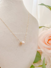 Load image into Gallery viewer, minimalist natural pearl pawnable 18k necklace
