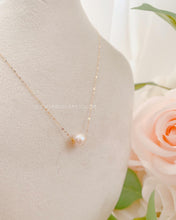 Load image into Gallery viewer, minimalist natural pearl pawnable 18k necklace
